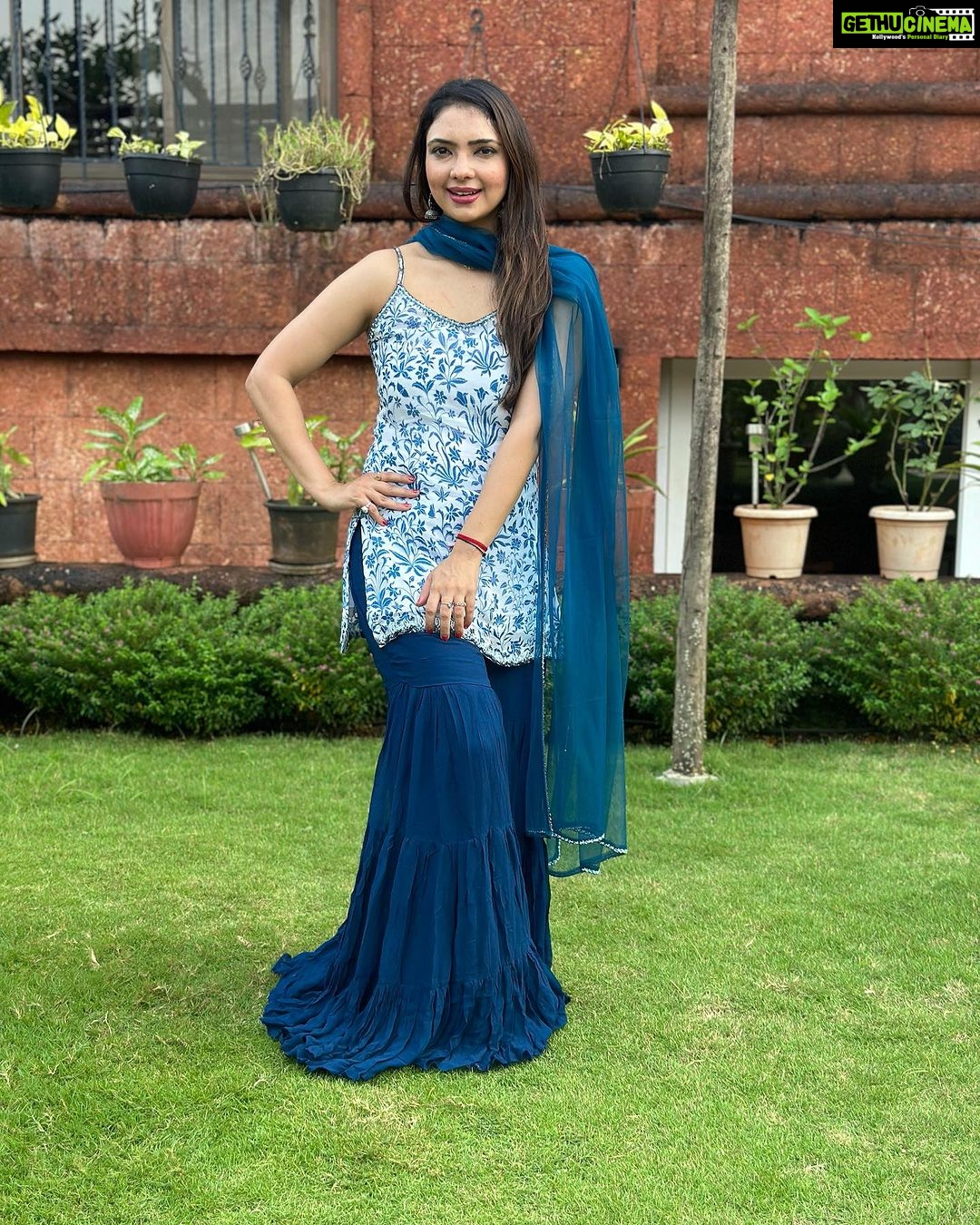 Pooja Banerjee Instagram - #desivibes in @redpine_designs @vblitzcommunications Goa