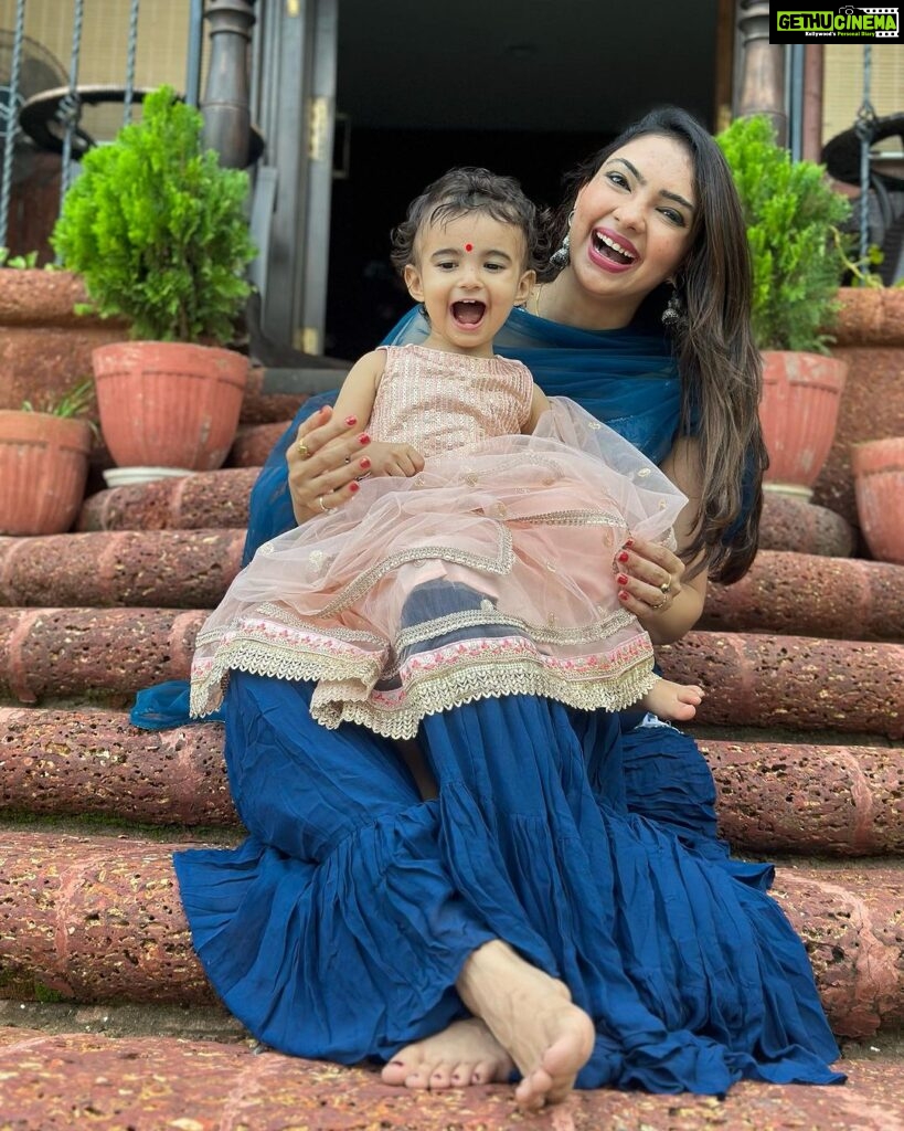 Pooja Banerjee Instagram - #InCollaboration with #FirstCry When I was pregnant with Sana, I kept imagining dressing up my baby with cute little outfits, kept dreaming of using all the baby gears to make her comfortable and entertained. But , I also had a working pregnancy and that meant I was completely occupied with work and I didn’t have the energy to step out to shop for a lot of products for Sana, that’s when @firstcryindia came to my rescue, they had everything from baby care to baby gears to mama’s needs as well & I never had to worry about heading out to shop for my baby post finishing my shoot. Everything that my @sanassejwaal needed was delivered home. This time again, I had lots of travelling and work commitments (I’m writing this as I board for my next flight) and I wanted to save my time by visiting the store so got this beautiful dress for Diwali for @sanassejwaal from @firstcryindia . @sanassejwaal loved wearing this outfit and posing in it. So if you also need to get anything for your baby head to @firstcryIndia, also they are super fast with their deliveries. Use my personalized code POOJADW50 to get a fantastic 50% off on Fashion and a generous 45% off on everything else. 🛍️✨ Have a wonderful festive season with @firstcryIndia #firstcrywalidiwali23 #firstcrywaliDiwali #firstcryindia #firstcry #FussNowAtFirstcry #firstcryfashion #kidsfashion Goa