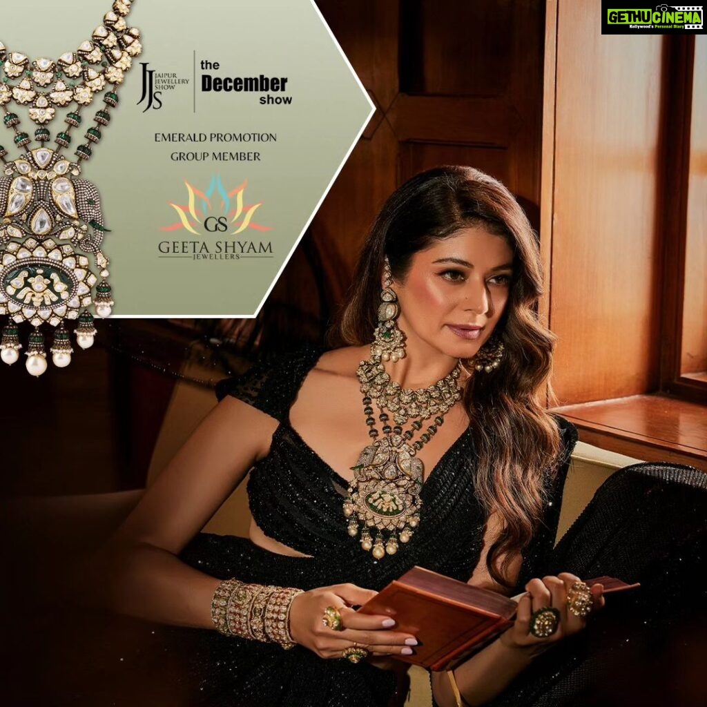 Pooja Batra Instagram - @geetashyamjewel, a royal jewellery brand celebrated for skillfully fusing innovation with timeless elegance. Drawing its inspiration from the opulent heritage of Polki Jadau Jewellery, paying homage to rich culture and time-honored traditions. The enchanting Geeta Shyam's collection, features exclusive Fine Rose-Cut, Jadau Emerald Jewellery. Their inclusion in the prestigious Emerald Group Promotion by JJS ushers in a captivating journey. Save the Date for the December Show! December 22 to 25, 2023 JECC Sitapura, Jaipur #JaipurJewelleryShow #JJS #TheDecemberShow #JJS2023 #JJSJaipur #EmeraldPromotionGroup #JewelleryDesigners #Emeralds #JadauJewellery #BridalJewellery #GeetaShyamJewellers @poojabatra Jaipur Jewellery Show