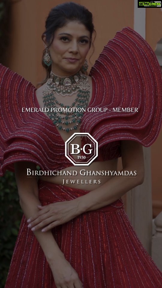 Pooja Batra Instagram - Birdhichand Ghanshyamdas Jewellers - a stronghold of luxury bridal and fine jewellery, enriched by a legacy spanning decades. Here, tradition and modernity harmoniously unite in designs of unparalleled finesse, expressing character and experience. Their profound respect for traditional jewellery artistry, alongside their passion and artistic flair, leads them to Jaipur's narrow lanes. Explore their luxurious fine jewellery collection, where precious emeralds gracefully entwine with alluring diamonds, creating an elegant grandeur to our Emerald Promotion Group. Mark your Calendars for the December Show! December 22 to 25, 2023 JECC Sitapura, Jaipur #JaipurJewelleryShow #TheDecemberShow #JJS #JJS2023 #JJSJaipur #JewelleryDesigners #EmeraldPromotionGroup #BirdhichandGhanshyamdas #BG @birdhichand @poojabatra Jaipur Jewellery Show