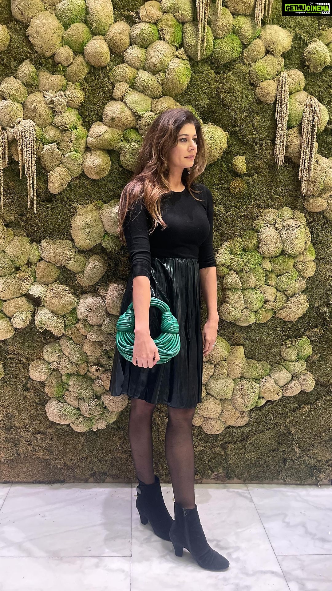 Pooja Batra Instagram - Always ready for a Night Out when I have the perfect clutch. 👛 @pineanddrew 🎥 @nawwabshah #dushanbe #tajikistan Dushanbe, Tajikistan