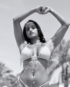 Pooja Bhalekar Instagram - Live by the SUN ☀️, Love by the MOON 🌙