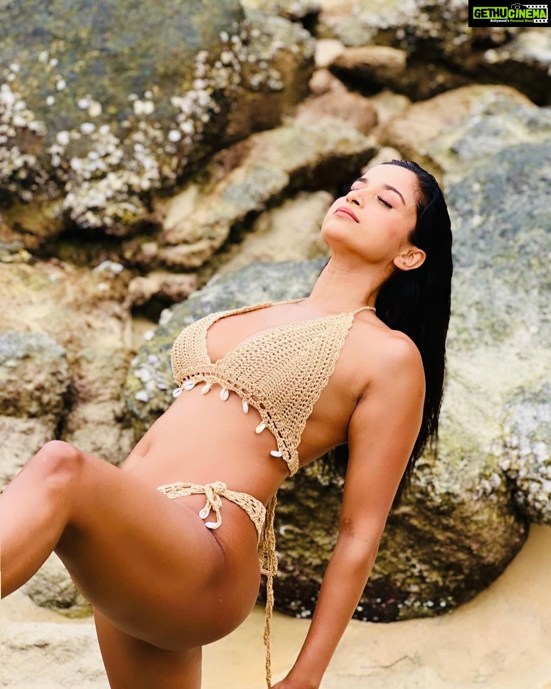 Pooja Bhalekar Instagram - Tropic Thunder 🦭