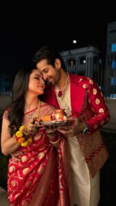 Pooja Bose Instagram - Happy karvachauth ladies 
Style by @rudra_saha_official 
Saree by @nandiniajker 
Jewellery @mayukh_jewellery