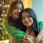 Pooja Hegde Instagram - A diwali sandwich ❤️ Happy Diwali from us to you 🪔 #loveandlight #famjam London, United Kingdom
