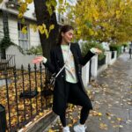 Pooja Hegde Instagram - Somewhere in the middle of winter, sunshine and autumn leaves ❄️☀️🍂🙃 London, United Kingdom