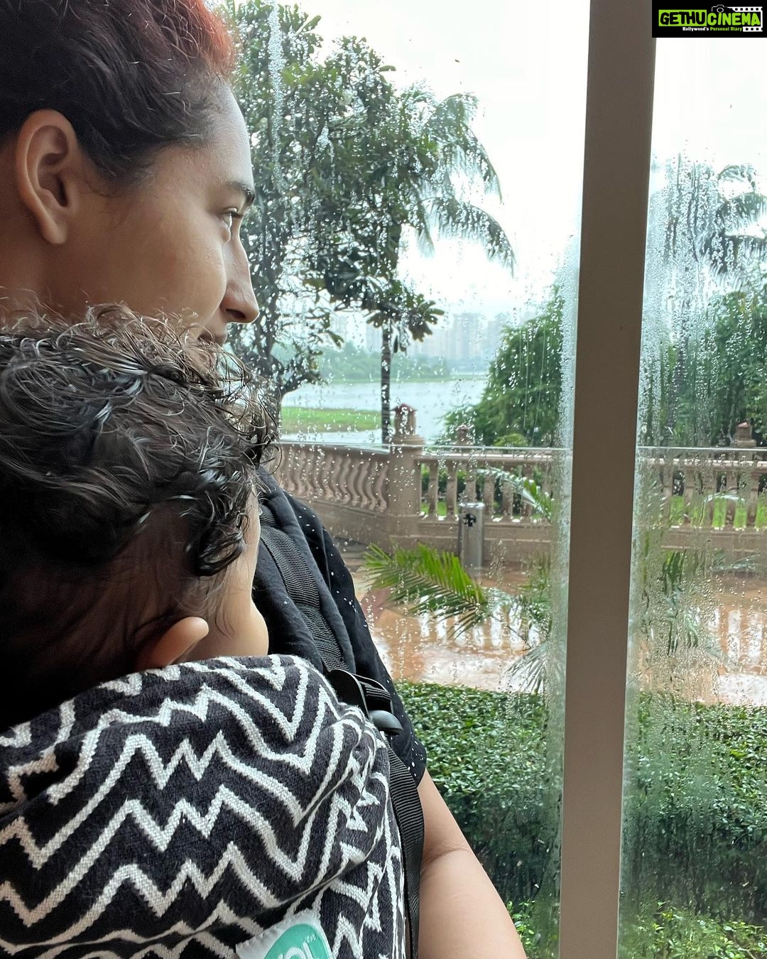 Pooja Ramachandran Instagram - #photodump #cozydays #rains #ateenybreak ♥️ 👨👩👦