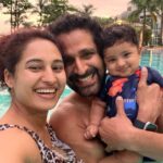 Pooja Ramachandran Instagram - Introducing our baby to our most favourite holiday activity.. 🥰 #waterbabies #miniholiday #family #babyboy #kiaankokken #sunsets