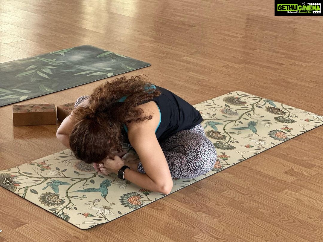 Pooja Ramachandran Instagram - About today! The mind may forget but the muscle always remembers! I feel soooo good when I do yoga. It’s really my favourite.. but getting my strength and endurance back with strength and functional and cardio training first. Also it helps me shed faster. Now our yoga sessions have a tiny member and it’s not soon before he will be joining us 🤪 Yoga mat and accessories from my favourite @kosha_yoga_co #3monthspp #musclememory #yogalove #yogalove #yogapractice #yogasehoga