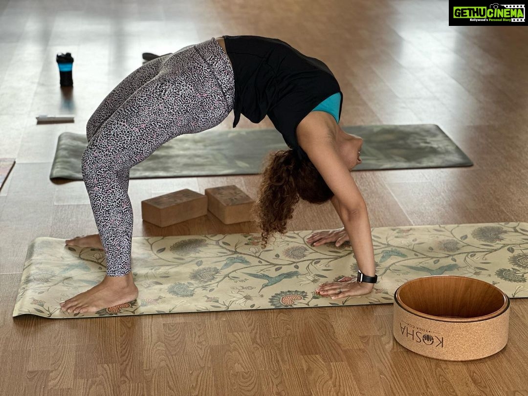 Pooja Ramachandran Instagram - About today! The mind may forget but the muscle always remembers! I feel soooo good when I do yoga. It’s really my favourite.. but getting my strength and endurance back with strength and functional and cardio training first. Also it helps me shed faster. Now our yoga sessions have a tiny member and it’s not soon before he will be joining us 🤪 Yoga mat and accessories from my favourite @kosha_yoga_co #3monthspp #musclememory #yogalove #yogalove #yogapractice #yogasehoga
