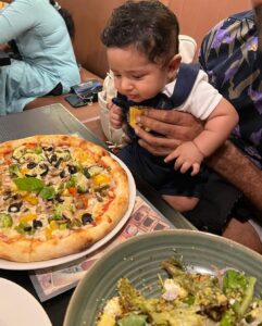 Pooja Ramachandran Instagram - Our first pizza date lunch with @kiaankokken The day is not far away when Kiaan starts eating our favourite with us sooooon!! 

Kiaan’s first mall visit. :) 

#lafamilia #familytime #pizzalovers #lovemyfamily #treatday #sourdoughpizzas #kiaankokken #babysdayout