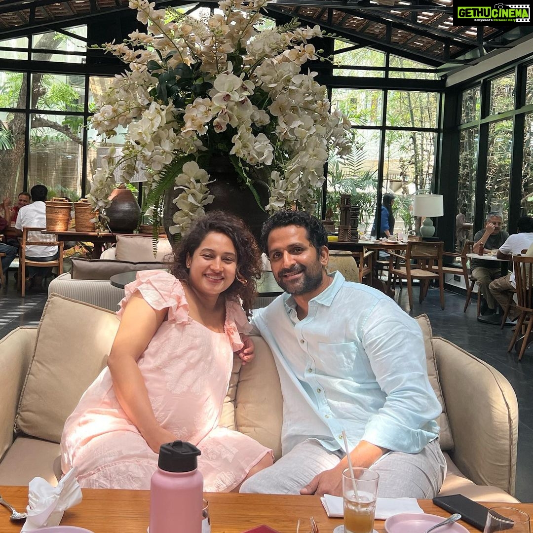 Pooja Ramachandran Instagram - This was the last lunch date at a restaurant. We went there on our anniversary this year 15th April and then 29th Kiaan was born and since we havenβt been to a restaurant πππ
π
I was full blown 37 weeks preggie, chubby and waddling! We both were sooooo hungry we gobbled food and just wanted to head back home to catch a good afternoon nap. #4thanniversary @highonkokken #4years #littlejoys #memories #beforedelivery #husbandandme #pregnantbelly #april2023 #myman #myfam #lunchdate