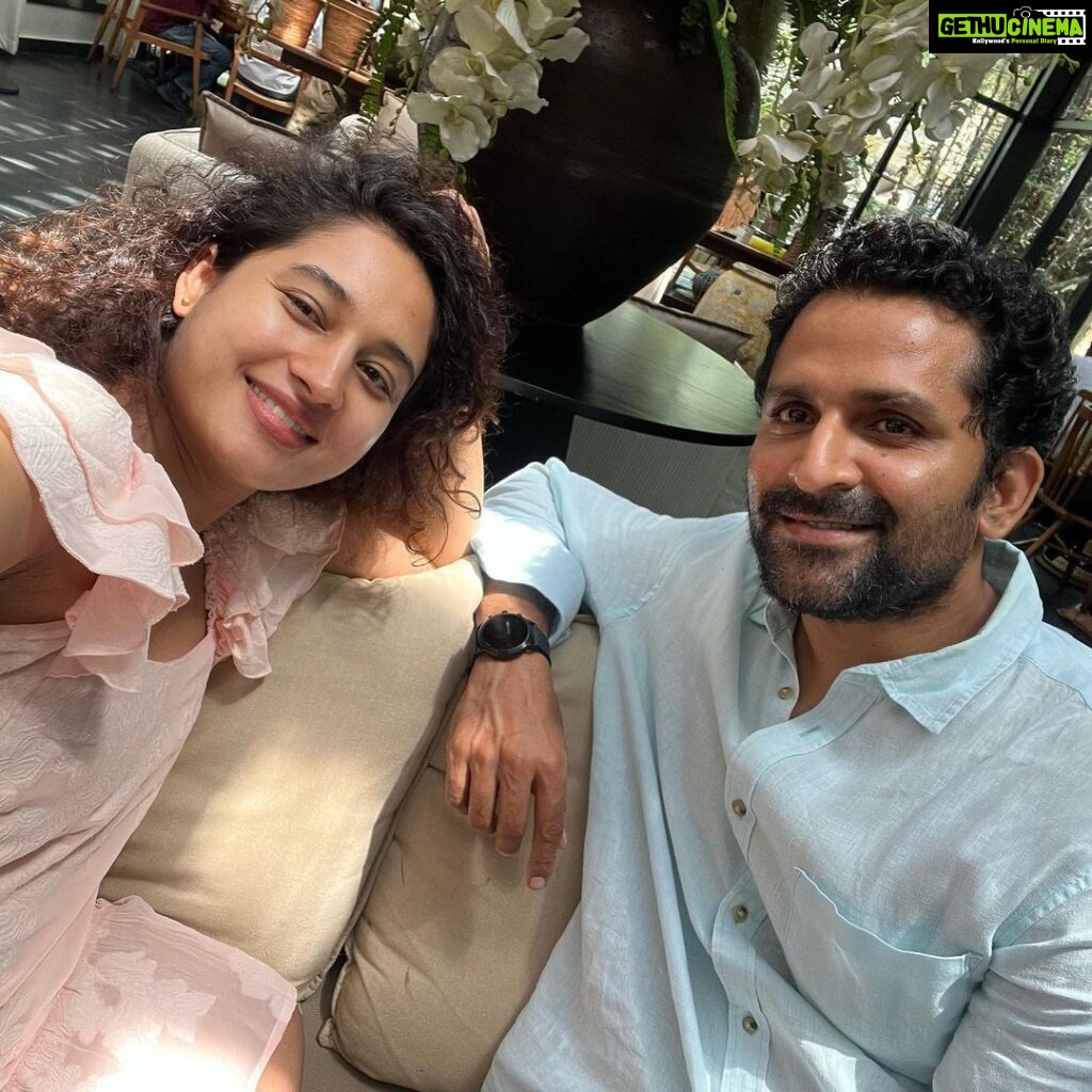 Pooja Ramachandran Instagram - This was the last lunch date at a restaurant. We went there on our anniversary this year 15th April and then 29th Kiaan was born and since we haven’t been to a restaurant 😄😄😅😅 I was full blown 37 weeks preggie, chubby and waddling! We both were sooooo hungry we gobbled food and just wanted to head back home to catch a good afternoon nap. #4thanniversary @highonkokken #4years #littlejoys #memories #beforedelivery #husbandandme #pregnantbelly #april2023 #myman #myfam #lunchdate
