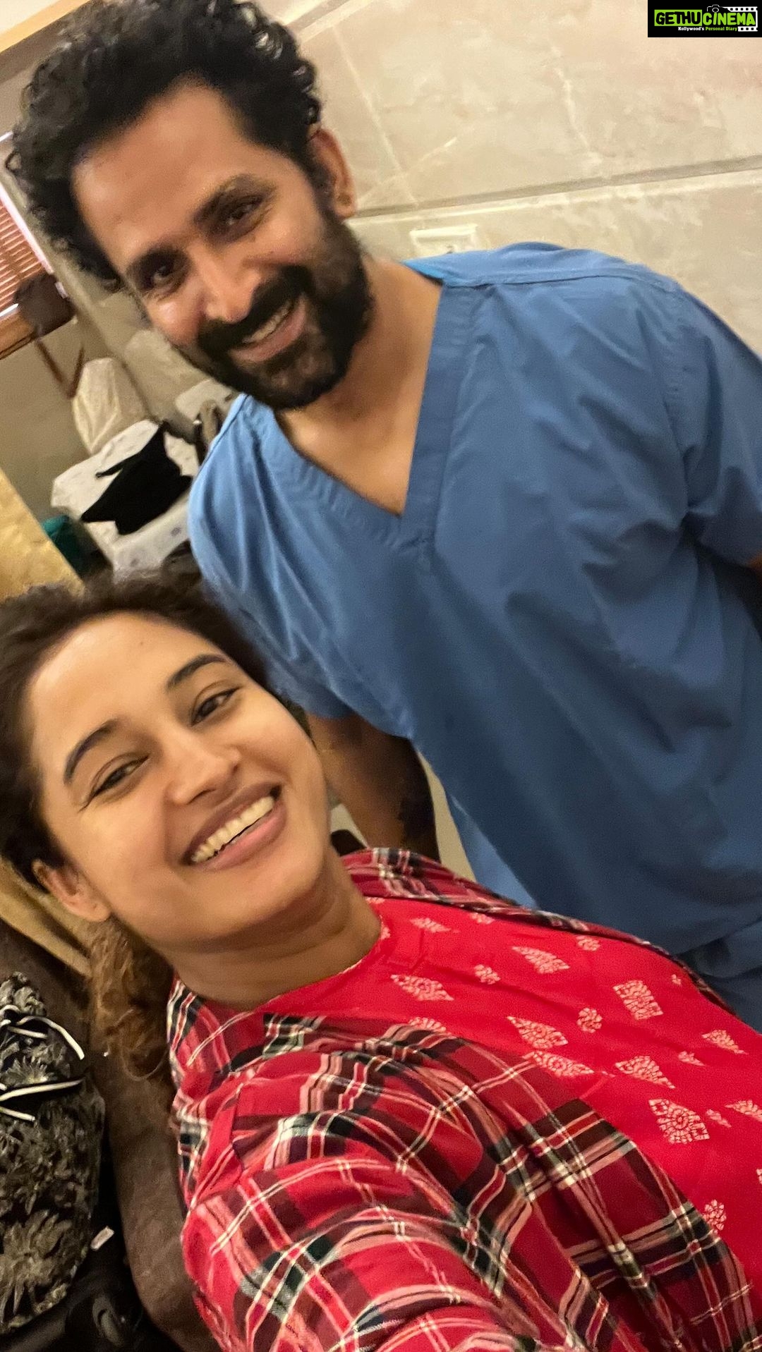 Pooja Ramachandran Instagram - Few hours before we became 3 forever! π©π½βπ€βπ©π»β₯οΈπΆπΌβ₯οΈ #documentingmotherhood #beforeafter #ourmoments #memories #2023april #husbandandwife #welcomingourbabyboy #39weekspregnant #reels #pregnantbelly #pregancyreels #thankyouuniverse #grateful GG Hospital