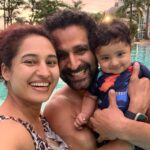 Pooja Ramachandran Instagram - Introducing our baby to our most favourite holiday activity.. 🥰 #waterbabies #miniholiday #family #babyboy #kiaankokken #sunsets