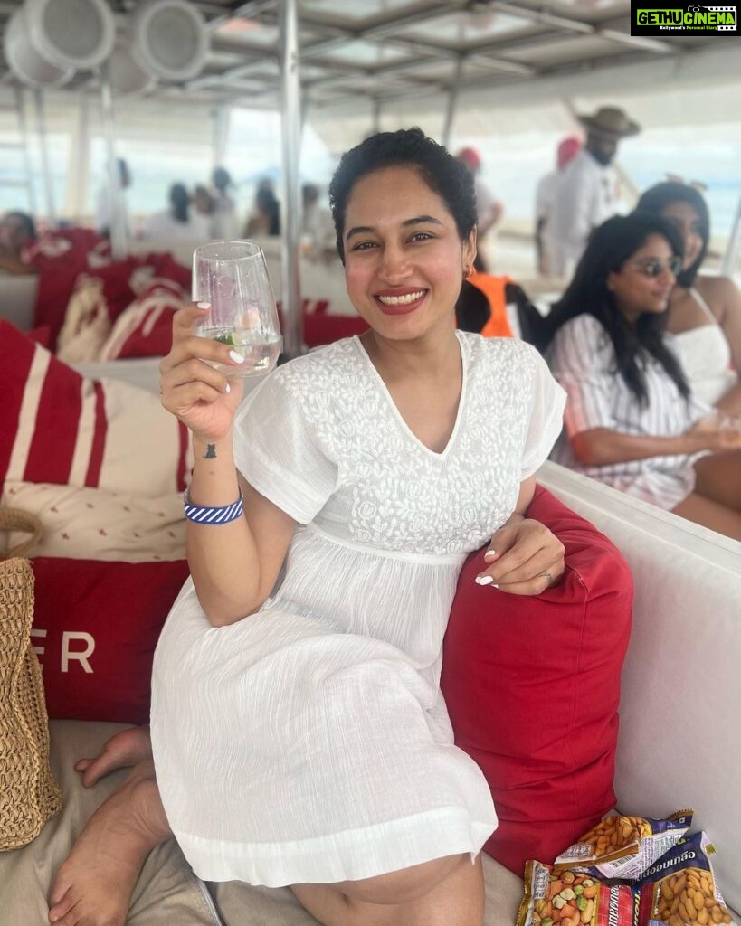 Pooja Ramachandran Instagram - My go to drink throughout my pregnancy was ginger ale! Yum yum yum..