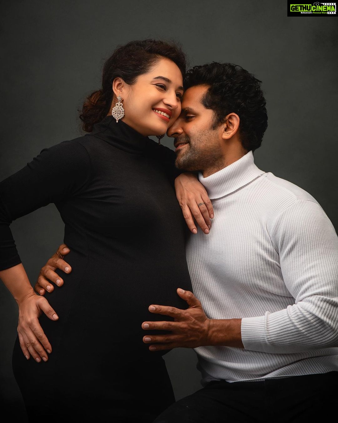 Pooja Ramachandran Instagram - When I met this man years ago, all I had to give him was broken pieces of me.. and he took each of them and filled me up with so much love. He stood by me through it all and showed me day in and out that there was nothing more important to him than my happiness. Everything he did for me was because he could put a smile on my face. My cup of love overflows with his love now and I’ve never looked back! I must have done something so right to have him in my life! They say work on your relationship everyday and we did and will still continue do for the rest of our time. ♥️♾️♥️ Shot by @kiyoshotz MUA @malar_mua_ Hair karunya_mua Manager @kannan_2000 #maternityshoot #maternityphotography #maternityfashion #pregnancyphotoshoot #pregnancydiary #pregnancyjourney #lifeinsideofme #mybaby #blessedandgrateful #homestretch #indianpregnantmom #pregnantbelly #indianpregnantwomen #mommatobe #welcomingbaby #posers #livelovelaugh #onelife