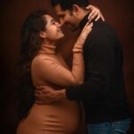 Pooja Ramachandran Instagram – Posers just doin their thing! 😉

Shot by @kiyoshotz 
Make up @malar_mua_ 
Hair karunya_mua 

Manager @kannan_2000 

#maternityshoot #maternityphotography #maternityfashion #pregnancyphotoshoot #pregnancydiary #pregnancyjourney #lifeinsideofme #mybaby #blessedandgrateful #homestretch #indianpregnantmom #pregnantbelly #indianpregnantwomen #mommatobe #welcomingbaby #posers #livelovelaugh #onelife