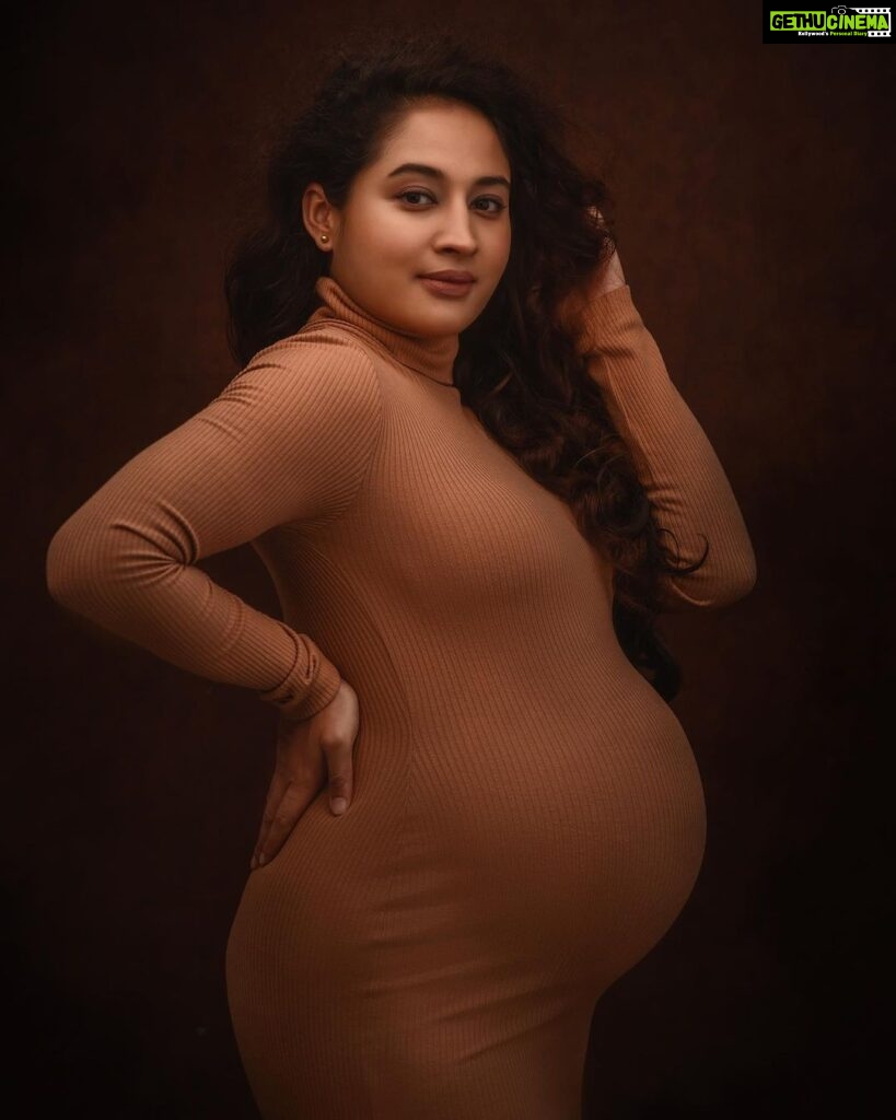 Pooja Ramachandran Instagram - I believe in being strong when everything seems to be going wrong. I believe that happy girls are the prettiest girls. I believe that tomorrow is another day, and I believe in miracles! Shot by @kiyoshotz MUA @malar_mua_ Hair karunya_mua Manager @kannan_2000 #maternityshoot #maternityphotography #maternityfashion #pregnancyphotoshoot #pregnancydiary #pregnancyjourney #lifeinsideofme #mybaby #blessedandgrateful #homestretch #indianpregnantmom #pregnantbelly #mommatobe