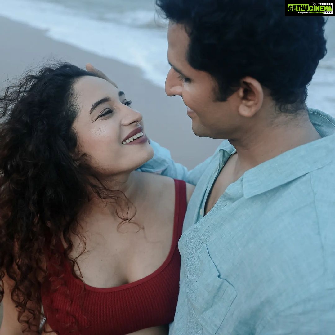 Pooja Ramachandran Instagram - So excited to meet our little one who is half me and half you π. Photography @zerogravityphotography MUA @mua_vijisharath PR @uthrauv #beachlovers #vitaminsea #oceanlovers #beachphotography #maternityshoot Sheraton Grand Chennai Resort & Spa