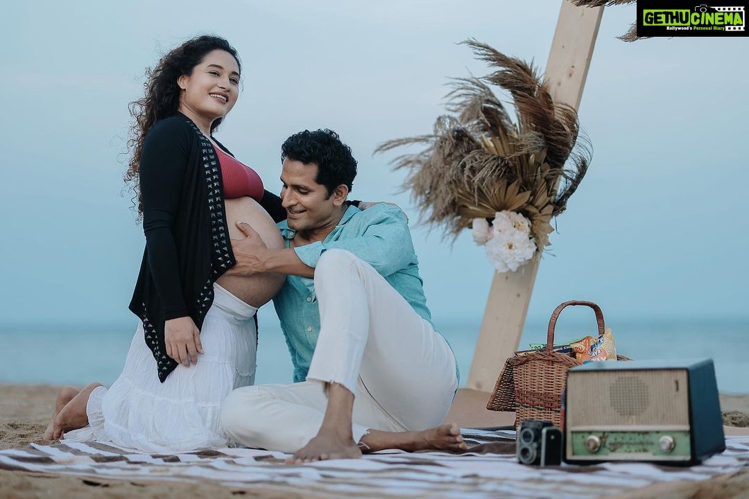 Pooja Ramachandran Instagram - NO ONE WILL EVER KNOW the strength of my Love FOR YOU, After all, you ARE THE ONLY one who knows the SOUND OF MY HEART from the inside! #forevergrateful #capturingallthemoments Shot by @zerogravityphotography Decor @vermiliondecors MUA @mua_vijisharath PR @uthrauv #maternityshoot #maternityphotography #maternityfashion #pregnancyphotoshoot #pregnancydiary #pregnancyjourney #lifeinsideofme #mybaby #blessedandgrateful #homestretch #indianpregnantmom #pregnantbelly #beachside #beachgirl Sheraton Grand Chennai Resort & Spa