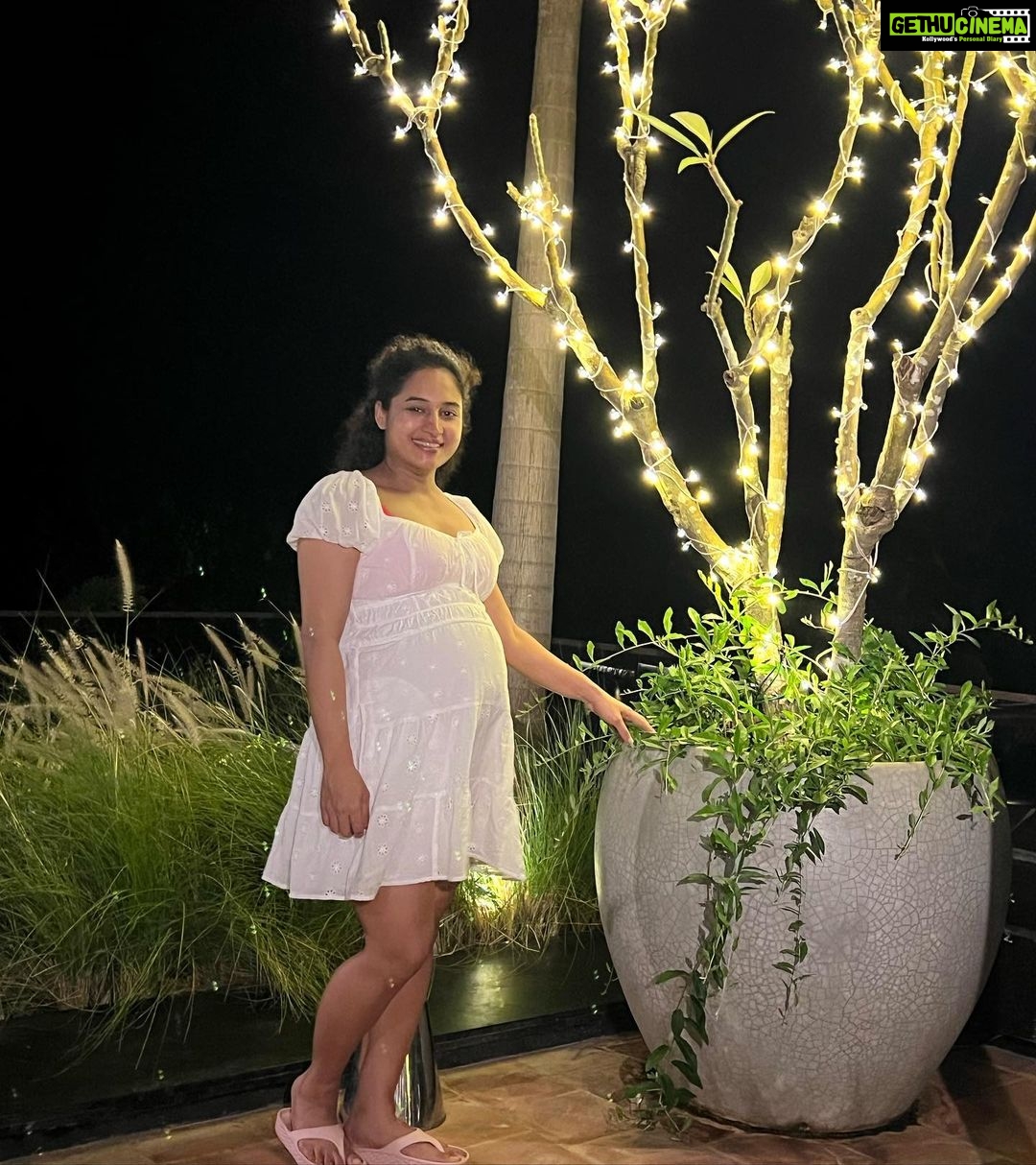Pooja Ramachandran Instagram - Good food, music and company by the seaside! #bliss Sheraton Grand Chennai Resort & Spa