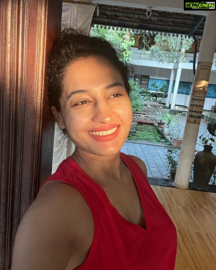 Pooja Ramachandran Instagram - When the sun shines, let it shine on you ☀️💫