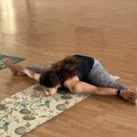 Pooja Ramachandran Instagram - About today! The mind may forget but the muscle always remembers! I feel soooo good when I do yoga. It’s really my favourite.. but getting my strength and endurance back with strength and functional and cardio training first. Also it helps me shed faster. Now our yoga sessions have a tiny member and it’s not soon before he will be joining us 🤪 Yoga mat and accessories from my favourite @kosha_yoga_co #3monthspp #musclememory #yogalove #yogalove #yogapractice #yogasehoga