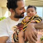 Pooja Ramachandran Instagram - கதை இன்னும் முடியவில்லை… The story ain’t over yet 💪💪 @kiaankokken Video shot by the Biggest Puli @pooja_ramachandran . #justforfun #fatherandson #twinningwithson Chennai, India