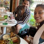 Pooja Ramachandran Instagram - The cafe with the kind of food we looooveeeee.. such a cute little cafe with the warmest staff! There was nothing in their menu we dint like. 🤤🤤🤤 Remix Café
