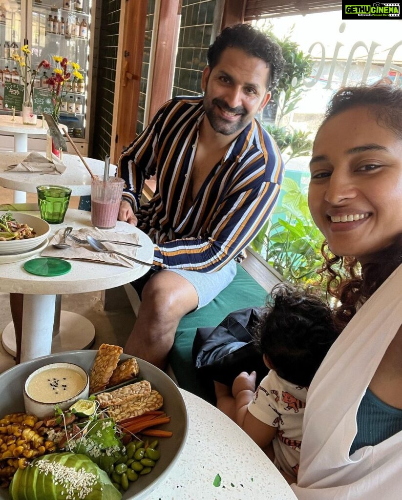 Pooja Ramachandran Instagram - The cafe with the kind of food we looooveeeee.. such a cute little cafe with the warmest staff! There was nothing in their menu we dint like. 🤤🤤🤤 Remix Café