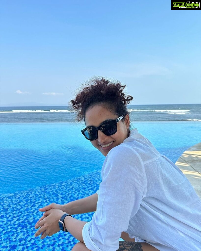 Pooja Ramachandran Instagram - Sundowner at @theflamingobali post the zoo visit. Loved the vibe of the place . We had such a great time with Kiaan in the pool. And the food was just 😋. #sundowner #flamingobeachclub #beach #beachlife #goodvibes Flamingo Beach Club Bali