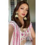 Pooja Salvi Instagram - Feeling festive🩷✨