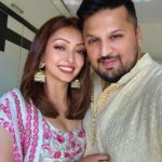 Pooja Salvi Instagram - दीपावली की हार्दिक शुभकामनाएं और समृद्धि भरा नया साल।🪔✨ . . . . . . . #happydiwali #diwali #happynewyear #festivaloflights #festivalofjoy