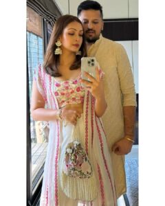 Pooja Salvi Instagram - दीपावली की हार्दिक शुभकामनाएं और समृद्धि भरा नया साल।🪔✨
.
.
.
.
.
.
.
#happydiwali #diwali #happynewyear #festivaloflights #festivalofjoy