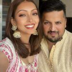 Pooja Salvi Instagram - दीपावली की हार्दिक शुभकामनाएं और समृद्धि भरा नया साल।🪔✨ . . . . . . . #happydiwali #diwali #happynewyear #festivaloflights #festivalofjoy