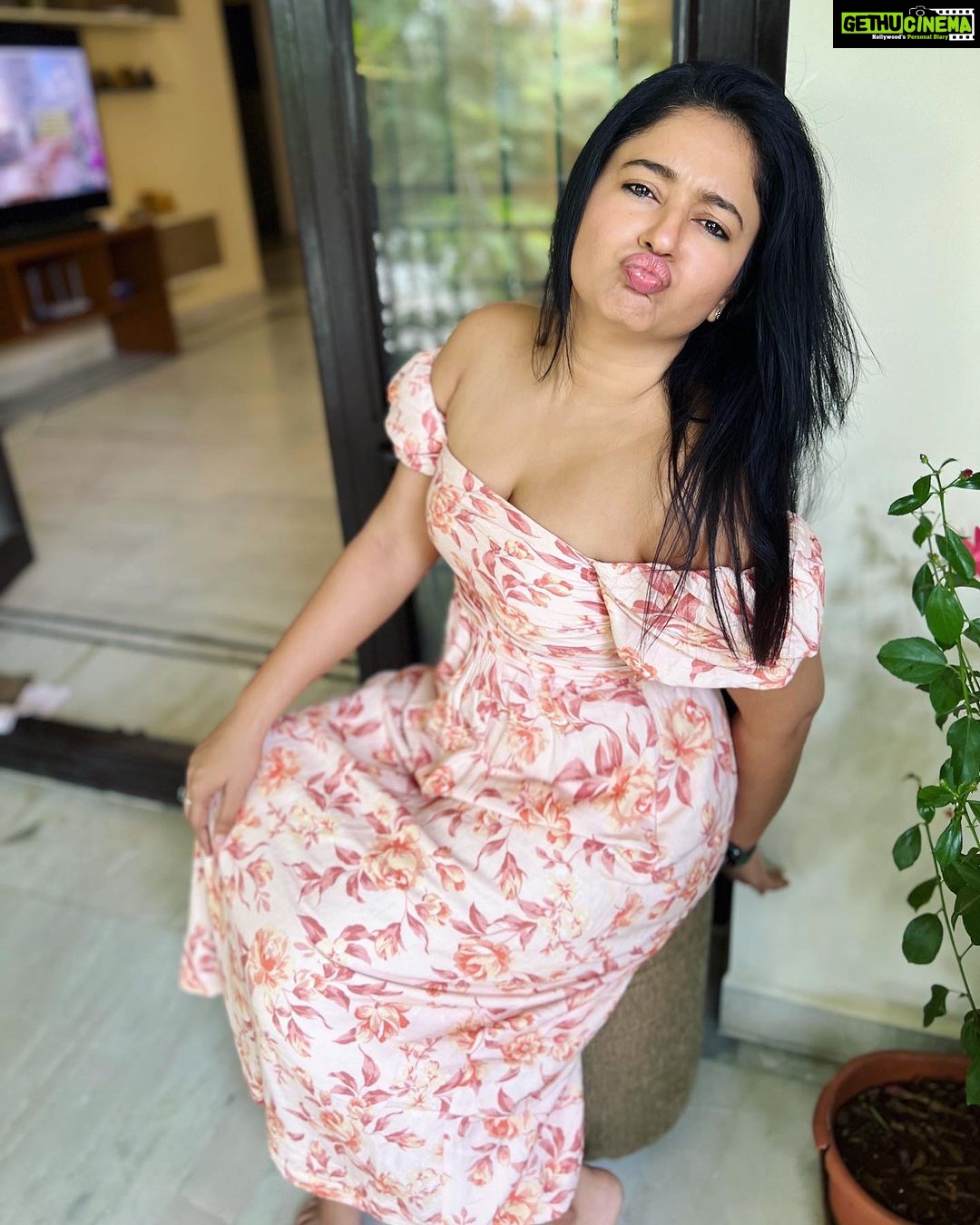 Poonam Bajwa Instagram - Friday the 13 th ❤️🦋🌼 Hyderabad