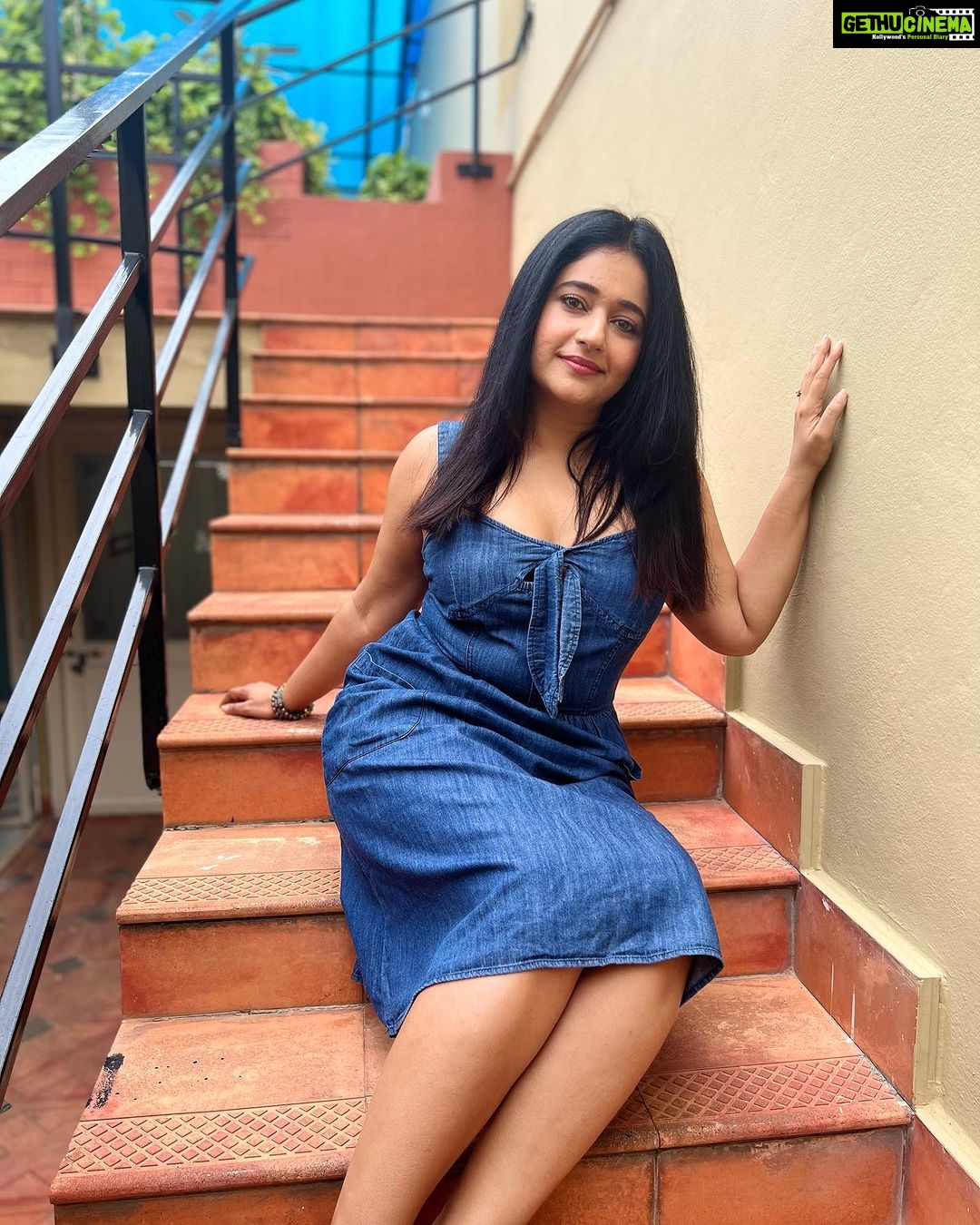 Poonam Bajwa Instagram - Hello there 💕♥️🌼