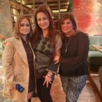 Poonam Dhillon Instagram – All the nice people of Birmingham who looked after me so well…BIG thanks 😊 🤗😍 #Gora #Nancy #Krishna# tatiksha #Rano  #Kashish