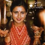 Poonam Dhillon Instagram - 🪔✨ Happy Diwali ✨🪔 May Your Life Be As Colorful & Bright As The Lights Of Diwali...💕 @poonam_dhillon_ . . . Follow : @poonamdhillonworld 🦋 . . . . . . #poonam #poonamdhillon #poonamdhillonlovers #poonamdhillonfc #poonamdhillonfans #newreel #followｍe #beautyqueen #poonamdhillonfanclub #beautyqueen #newpost #newpage #bollywood #bollywoodsongs #morecomments #happydiwali #happydipawali #bollywoodactoractress #poonamdhillonworld #share #comment #comments #like #likes #morelikes