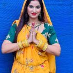 Poonam Dubey Instagram - रथ पर होकर सवार, सूर्य देव आये आपके द्धार, सुख, सम्पत्ति और खुशियां मिले आपको अपार, छठी मैया की असीम कृपा से आपके जीवन में सुख, शांति और समृद्धि का वास हो, छठ पूजा की आपको और आपके पूरे परिवार को हार्दिक शुभकामनाएं 🙏🙏🙏🙏🙏 Mumbai, Maharashtra