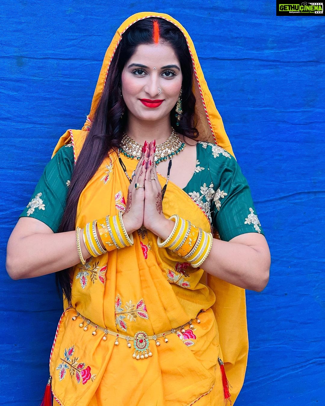 Poonam Dubey Instagram - रथ पर होकर सवार, सूर्य देव आये आपके द्धार, सुख, सम्पत्ति और खुशियां मिले आपको अपार, छठी मैया की असीम कृपा से आपके जीवन में सुख, शांति और समृद्धि का वास हो, छठ पूजा की आपको और आपके पूरे परिवार को हार्दिक शुभकामनाएं 🙏🙏🙏🙏🙏 Mumbai, Maharashtra