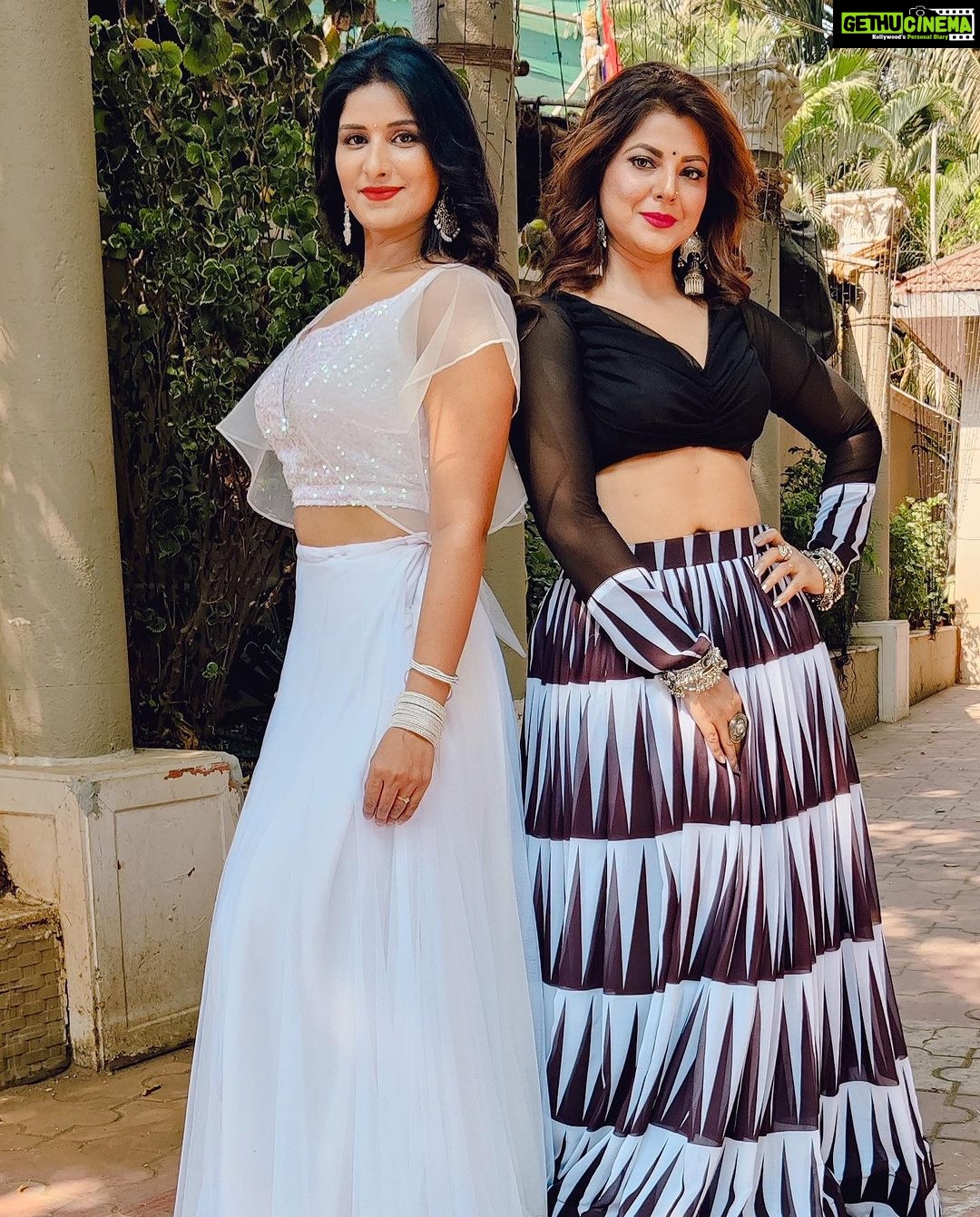 Poonam Dubey Instagram - Wish you a very happy birthday to you beautiful , talented and the most important caring and loving person I ever met THE GORGEOUS @smritysinha_official JI Mahadev bless you always with everything best 😘❤️ Mumbai, Maharashtra