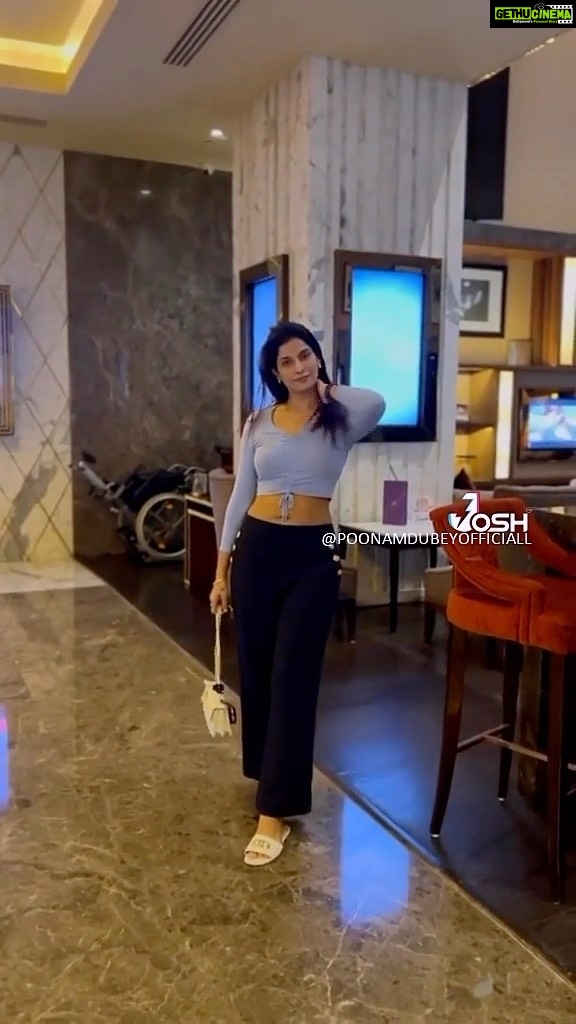 Poonam Dubey Instagram - @officialjoshapp #chadhaljawaniyaahidada #réel #reelsindia #reelsinstagram #reelsinstagram #reelitfeelit #poonamdubey