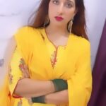 Poonam Dubey Instagram - Kahe naya naya badu tu kaniya 👰‍♀️ piya 😏😏😏😏 #devgharchalamalkiniya 😍😍😍 . . . . . #bhojpuri #réel #reelsinstagram #reelitfeelit #reelsindia #reelsvideo #poonamdubey