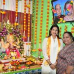 Poonam Dubey Instagram - Ganpati Bappa Morya Mangal murti Morya 🙏🙏 Thank you so much @geetasingh0807 didi @sanjusingh9269 ji for inviting me for darshan and Pooja @hmahanagar.in ❤️ & @hiranandanicha_maharaja TEJSAWINI MAHILA SEVA SANSHTA 🙏🙏🙏🙏🙏 Pawai Hiranandani Supreme City