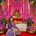 Poonam Dubey Instagram - गौरी पूजन एवं गणेशोत्सव पंचमी ❤️ Thank you @therajgill ji and @pannagillofficial ji for inviting me sorry group pic miss ho gai 🥺 . . . #darshanpooja #2023 #day5 #ganpatibappamorya