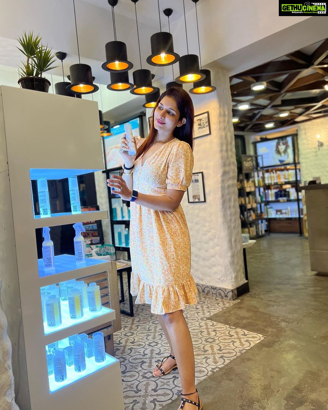 Poonam Dubey Instagram - Swipe to see what I use for my Healthy and happy hair.😍🥰 . . . . . #happyme #salontime #blessed #lady #poonamdubey Affinity Salon Juhu