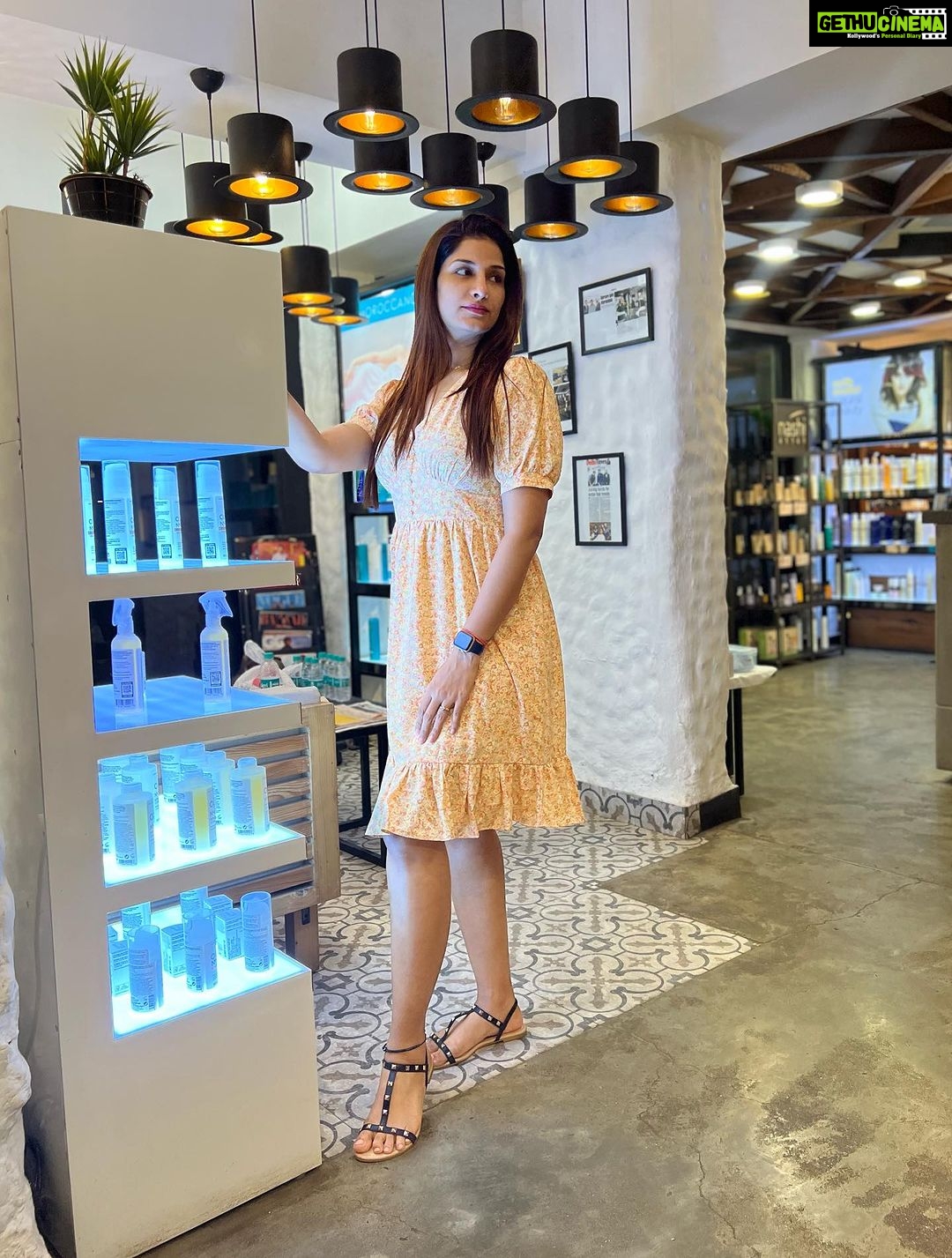 Poonam Dubey Instagram - Swipe to see what I use for my Healthy and happy hair.😍🥰 . . . . . #happyme #salontime #blessed #lady #poonamdubey Affinity Salon Juhu