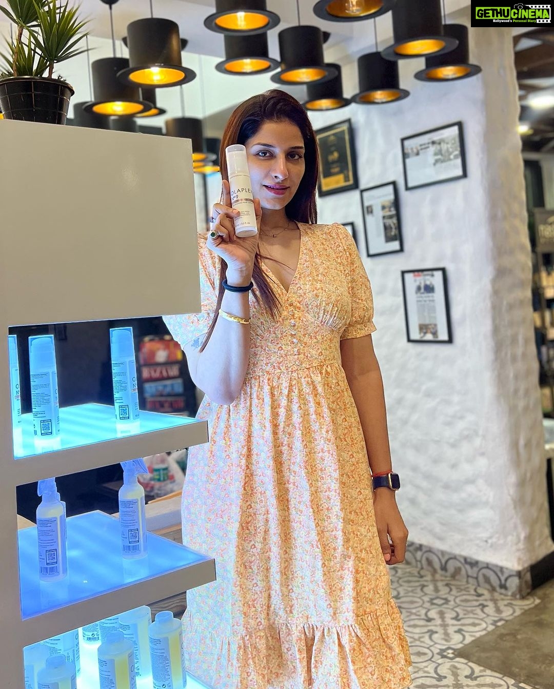 Poonam Dubey Instagram - Swipe to see what I use for my Healthy and happy hair.😍🥰 . . . . . #happyme #salontime #blessed #lady #poonamdubey Affinity Salon Juhu